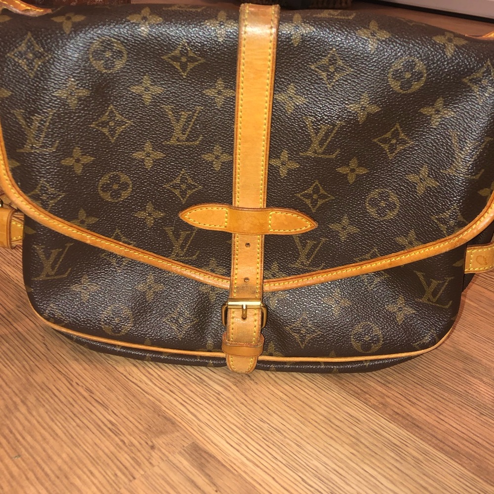 Vintage LOUIS VUITTON Monogram Saumur 30